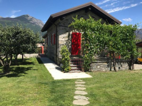 Casa Vacanza BIANCANEVE, Valtellina e lago di Como Dubino